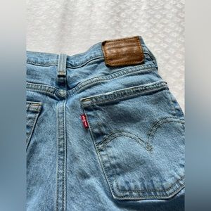 Levi’s Wedgie Straight Light/Medium Wash Jeans Women’s Size 23